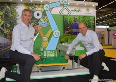 Marco van der Weerdt and Stefan Nieuwenhuyzen (Metazet FormFlex) with their brand new Self-driving platform. The platform is used by Organifarms for their robotic solution. Last year at GreenTech both companies first met. Self-driving platform launched for robotic applications in greenhouse horticulture (hortidaily.com)